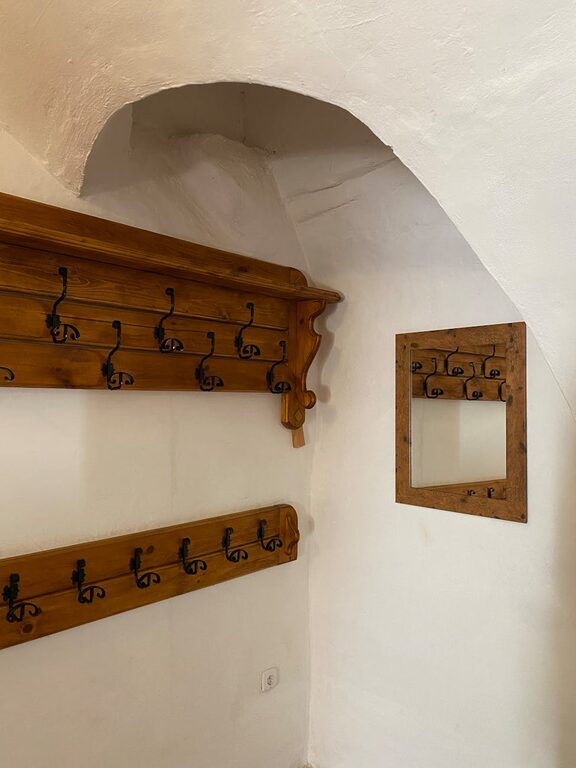 How to Keep Your Entryway Clean and Simple for a Fresh First Impression